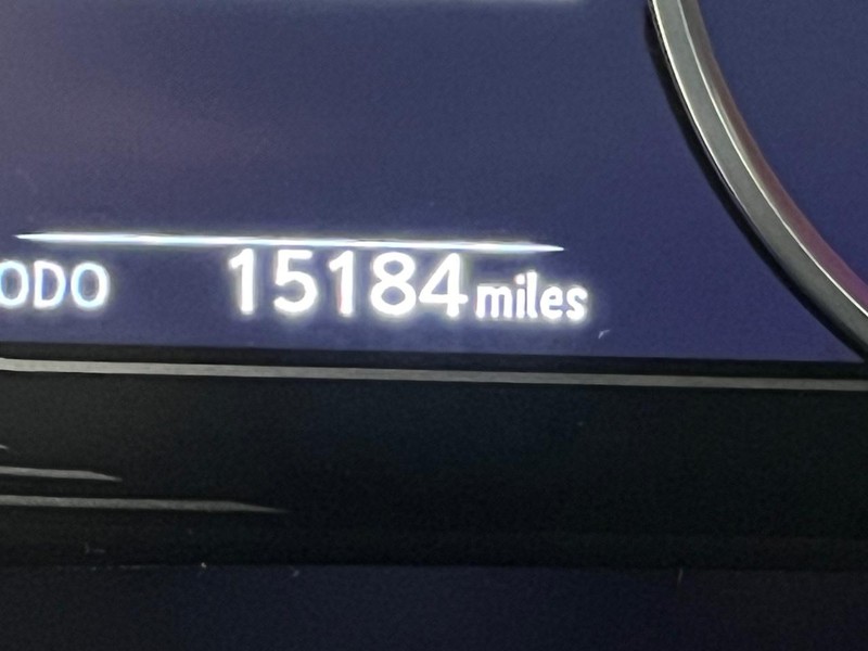 Lexus ES Vehicle Full-screen Gallery Image 9