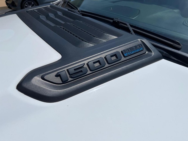 Ram 1500 Vehicle Full-screen Gallery Image 3