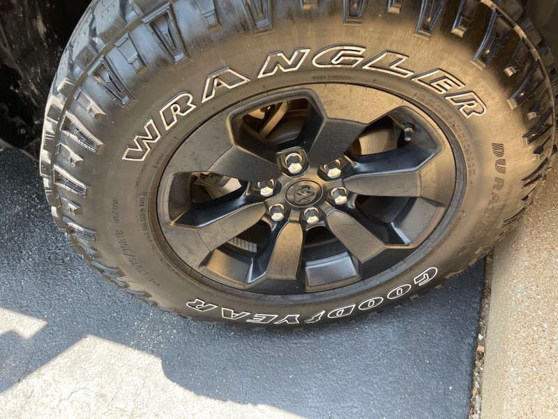 Ram 1500 Vehicle Full-screen Gallery Image 5