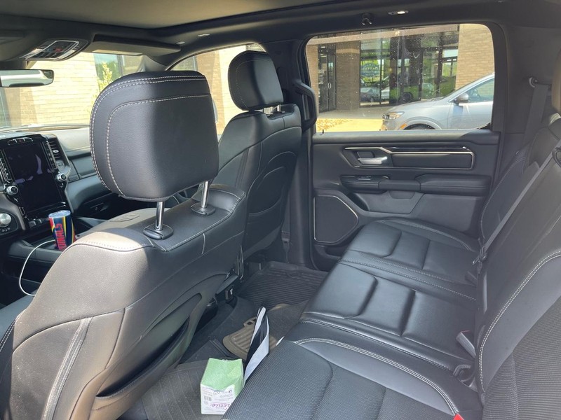 Ram 1500 Vehicle Full-screen Gallery Image 9