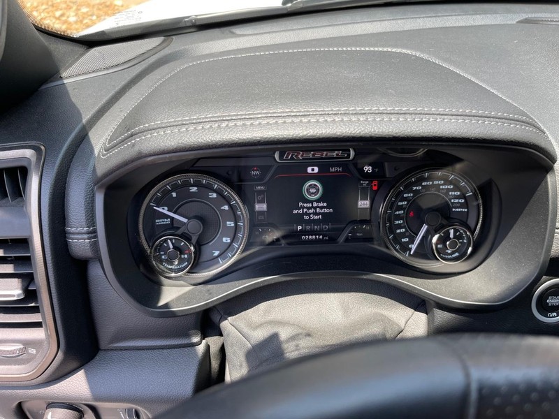 Ram 1500 Vehicle Full-screen Gallery Image 12