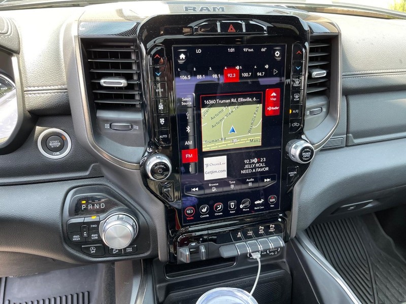 Ram 1500 Vehicle Full-screen Gallery Image 13