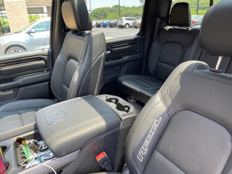 Ram 1500 Vehicle Full-screen Gallery Image 14