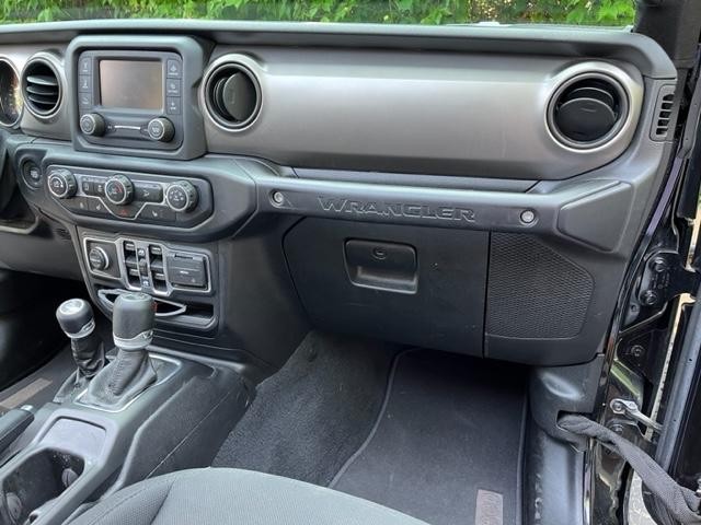 Jeep Wrangler Unlimited Vehicle Full-screen Gallery Image 11