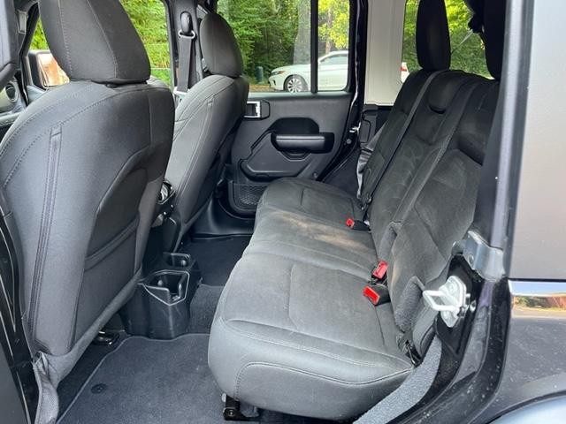 Jeep Wrangler Unlimited Vehicle Full-screen Gallery Image 14