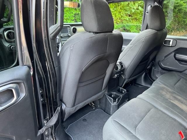 Jeep Wrangler Unlimited Vehicle Full-screen Gallery Image 15