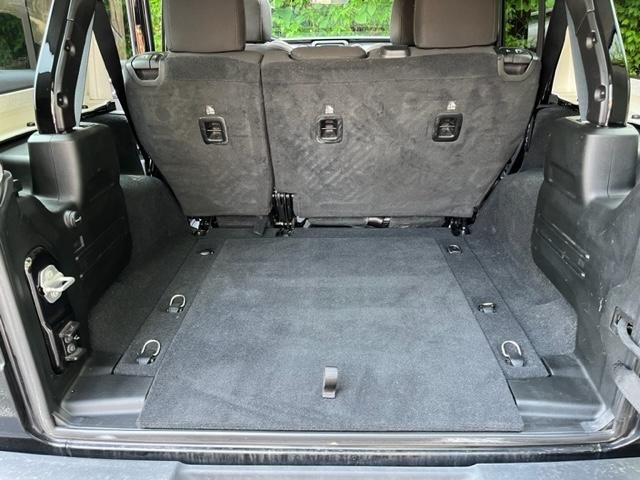 Jeep Wrangler Unlimited Vehicle Full-screen Gallery Image 16