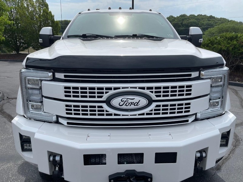 Ford Super Duty F-450 DRW Vehicle Full-screen Gallery Image 3