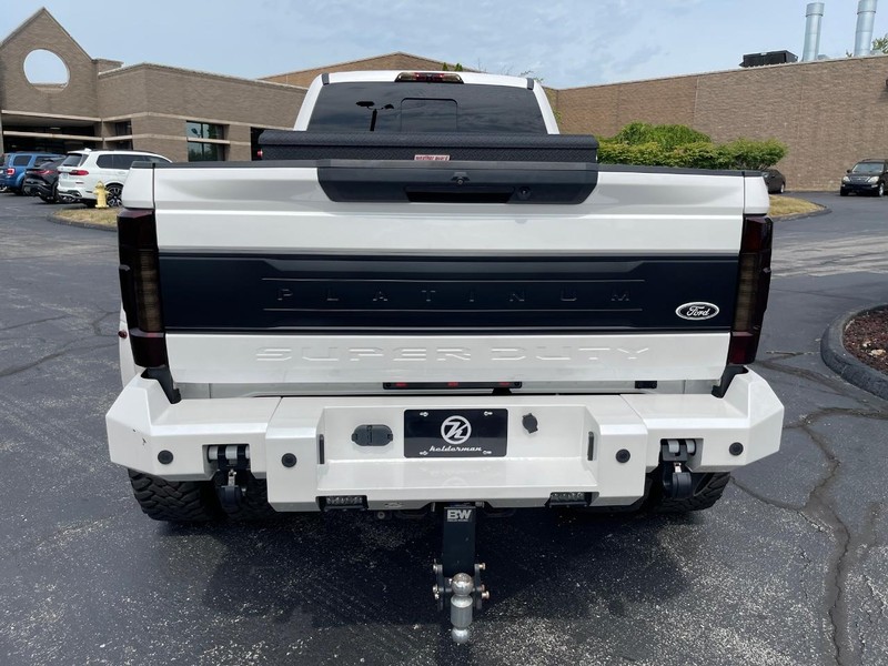 Ford Super Duty F-450 DRW Vehicle Full-screen Gallery Image 5