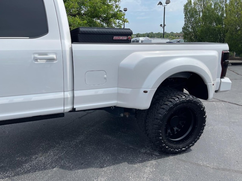 Ford Super Duty F-450 DRW Vehicle Full-screen Gallery Image 7