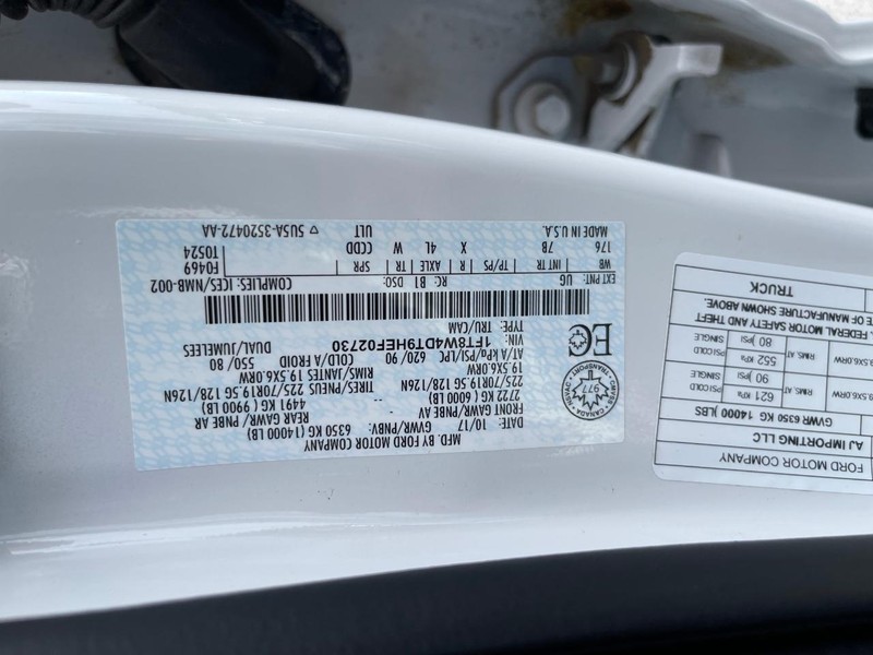 Ford Super Duty F-450 DRW Vehicle Full-screen Gallery Image 11