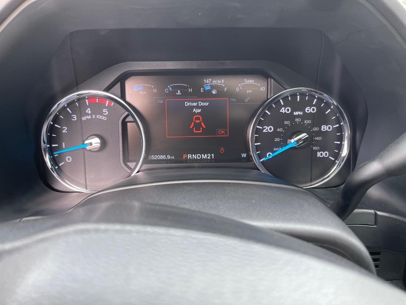 Ford Super Duty F-450 DRW Vehicle Full-screen Gallery Image 15