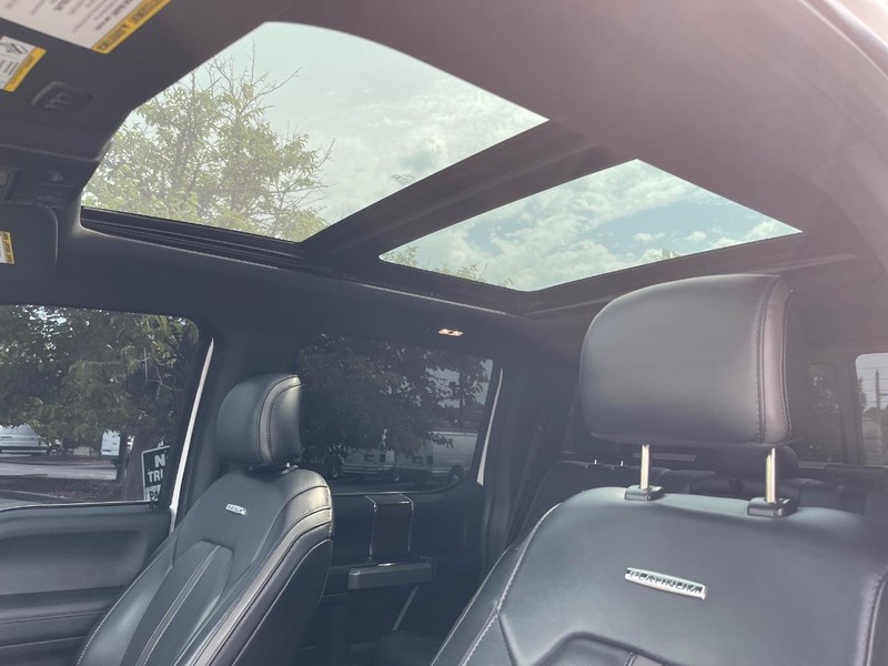 Ford Super Duty F-450 DRW Vehicle Full-screen Gallery Image 19