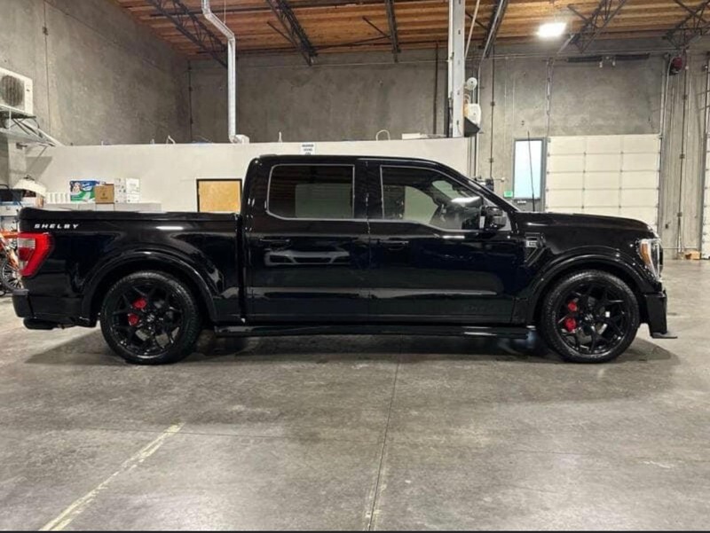 Ford F-150 Vehicle Full-screen Gallery Image 6