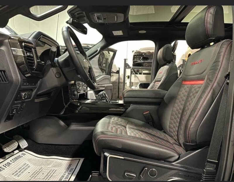Ford F-150 Vehicle Full-screen Gallery Image 9