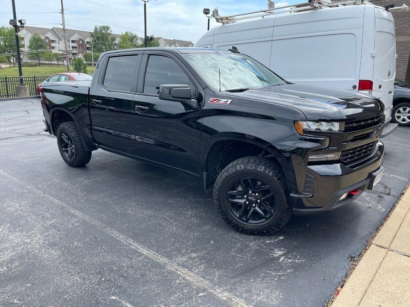 Chevrolet Silverado 1500 Vehicle Full-screen Gallery Image 2