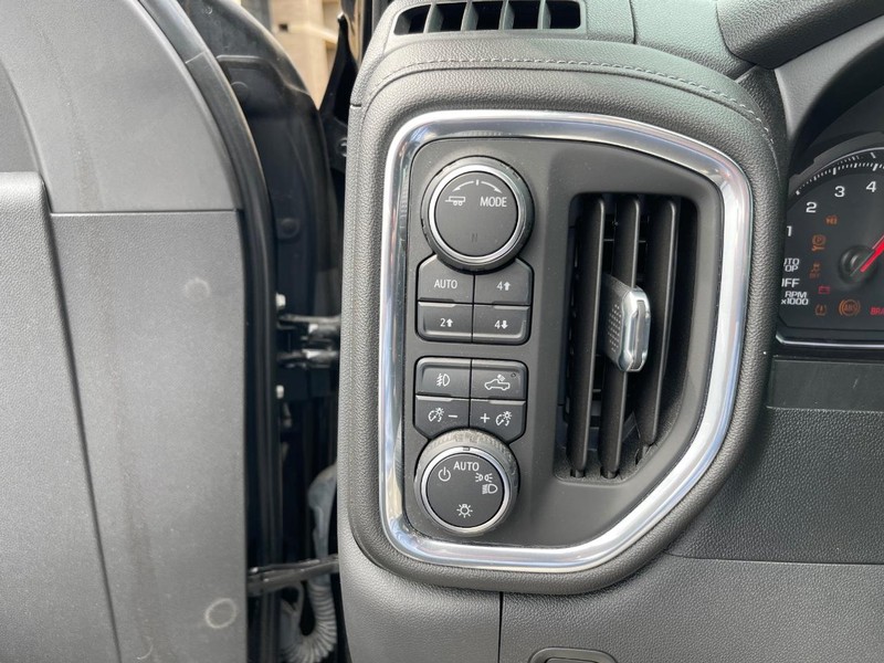 Chevrolet Silverado 1500 Vehicle Full-screen Gallery Image 7