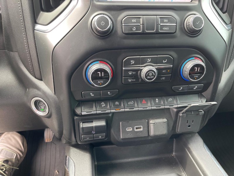 Chevrolet Silverado 1500 Vehicle Full-screen Gallery Image 10