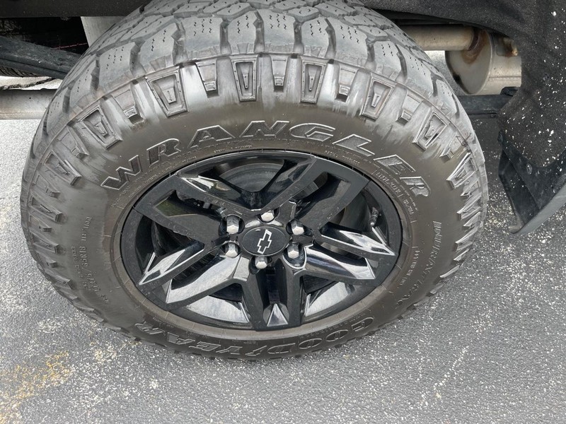 Chevrolet Silverado 1500 Vehicle Full-screen Gallery Image 12