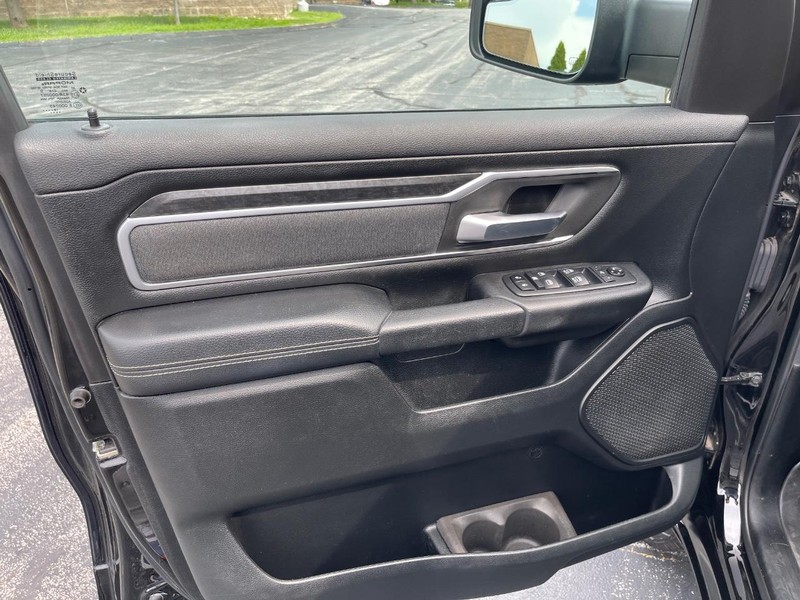 Ram 1500 Vehicle Full-screen Gallery Image 9