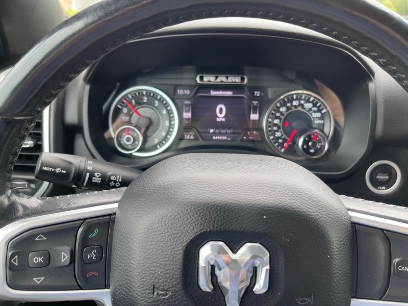 Ram 1500 Vehicle Full-screen Gallery Image 12