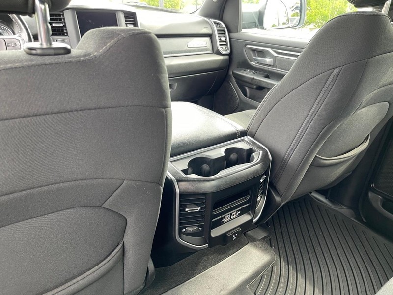 Ram 1500 Vehicle Full-screen Gallery Image 14