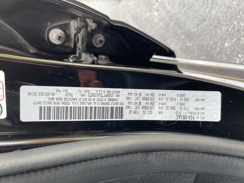 Ram 1500 Vehicle Full-screen Gallery Image 16