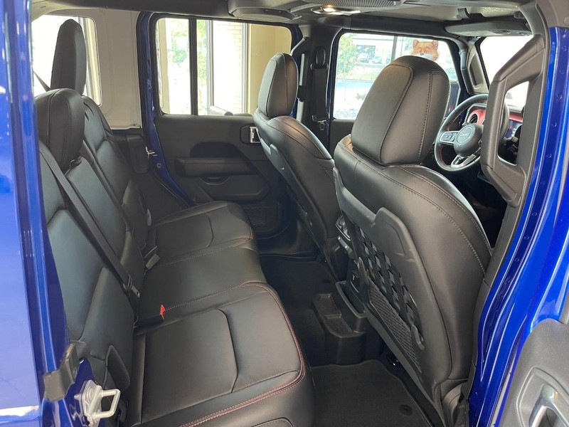 Jeep Wrangler Unlimited Vehicle Full-screen Gallery Image 14