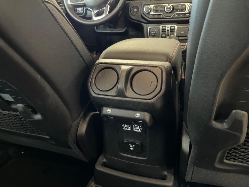 Jeep Wrangler Unlimited Vehicle Full-screen Gallery Image 16