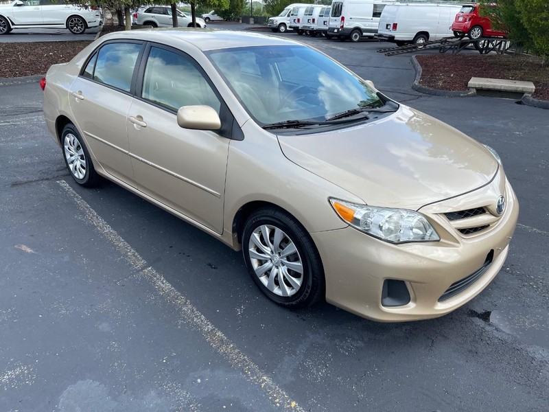 Toyota Corolla Vehicle Full-screen Gallery Image 2