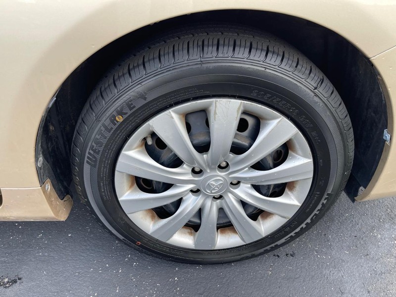 Toyota Corolla Vehicle Full-screen Gallery Image 14