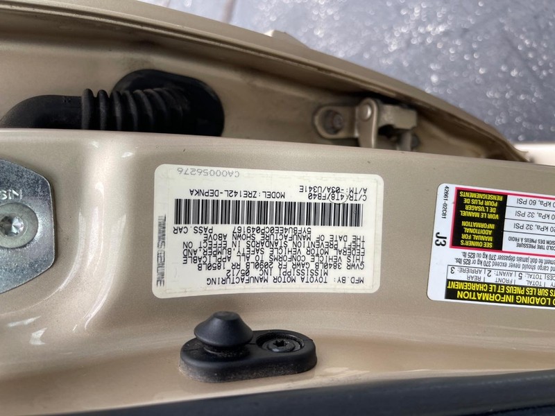 Toyota Corolla Vehicle Full-screen Gallery Image 15