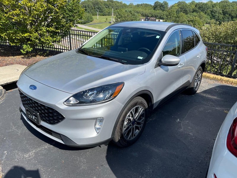 Ford Escape Vehicle Full-screen Gallery Image 3