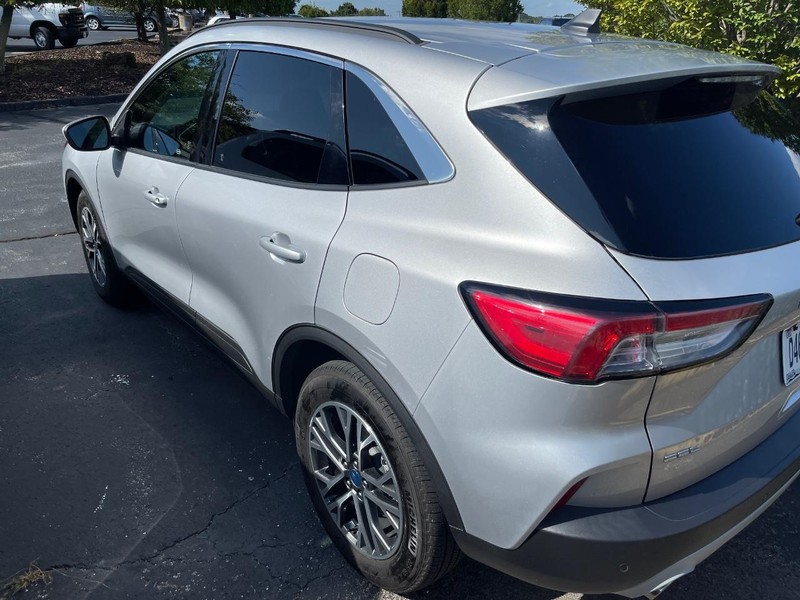 Ford Escape Vehicle Full-screen Gallery Image 4