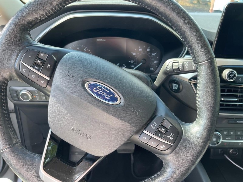 Ford Escape Vehicle Full-screen Gallery Image 7