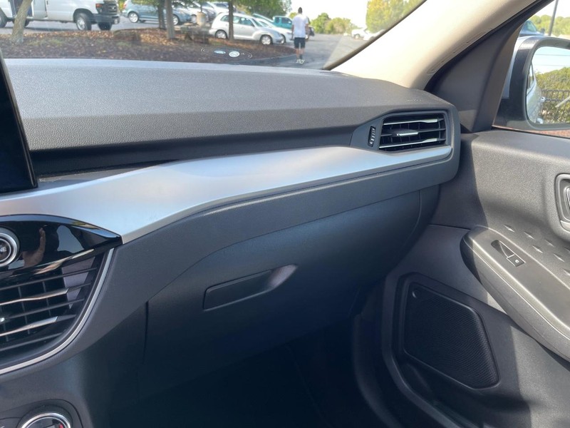 Ford Escape Vehicle Full-screen Gallery Image 9