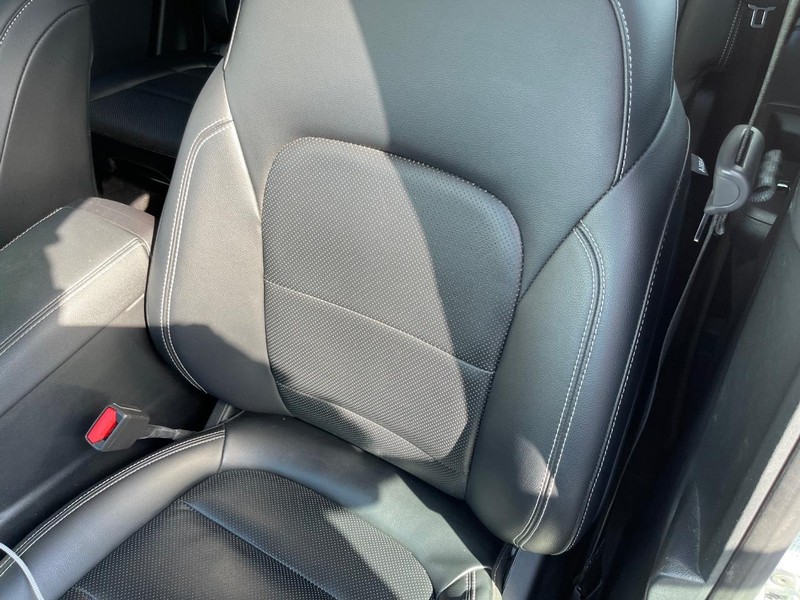 Ford Escape Vehicle Full-screen Gallery Image 10