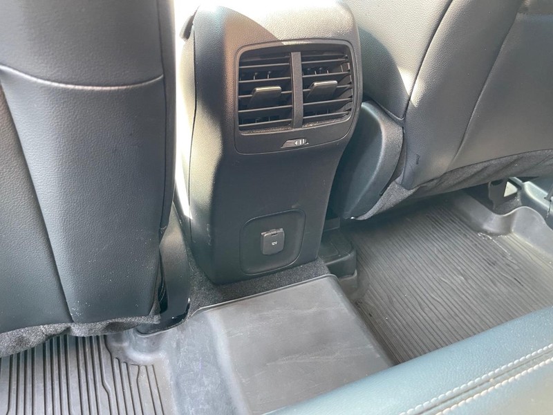 Ford Escape Vehicle Full-screen Gallery Image 14