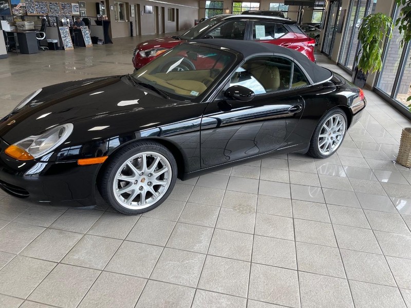 Porsche 911 Carrera Vehicle Full-screen Gallery Image 2