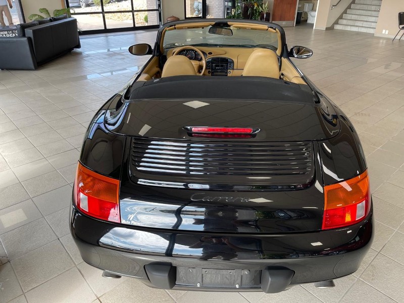 Porsche 911 Carrera Vehicle Full-screen Gallery Image 5