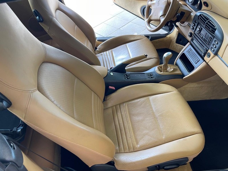 Porsche 911 Carrera Vehicle Full-screen Gallery Image 9