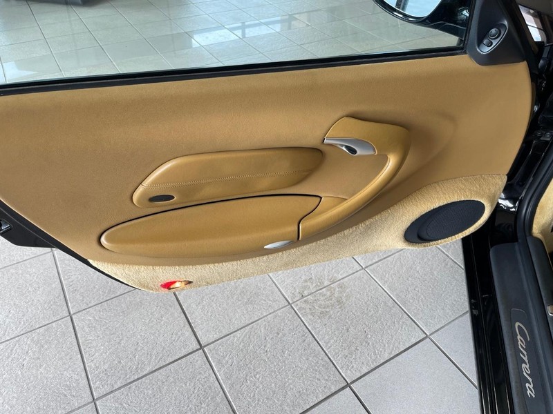 Porsche 911 Carrera Vehicle Full-screen Gallery Image 10