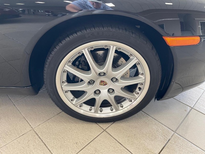 Porsche 911 Carrera Vehicle Full-screen Gallery Image 15