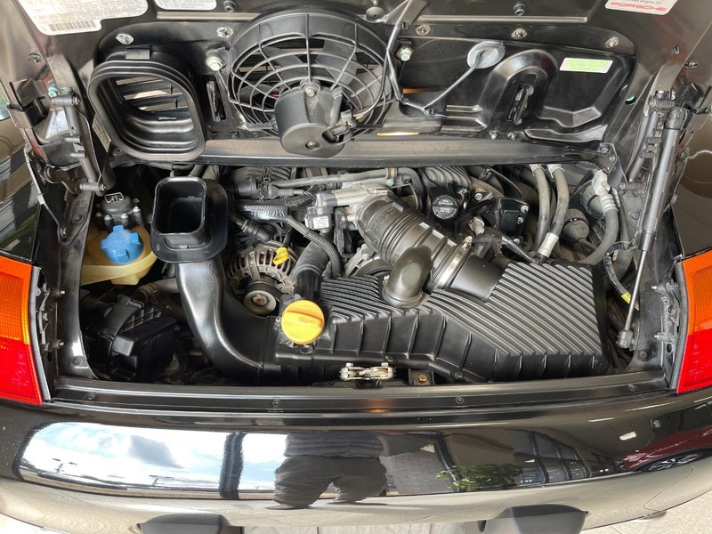 Porsche 911 Carrera Vehicle Full-screen Gallery Image 16