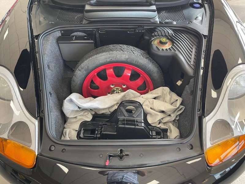 Porsche 911 Carrera Vehicle Full-screen Gallery Image 17