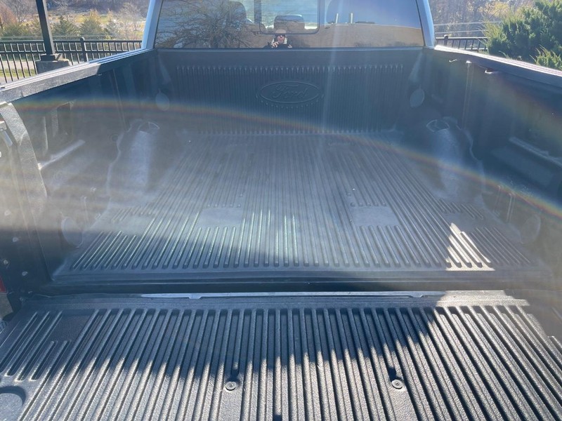 Ford F-150 Vehicle Full-screen Gallery Image 10