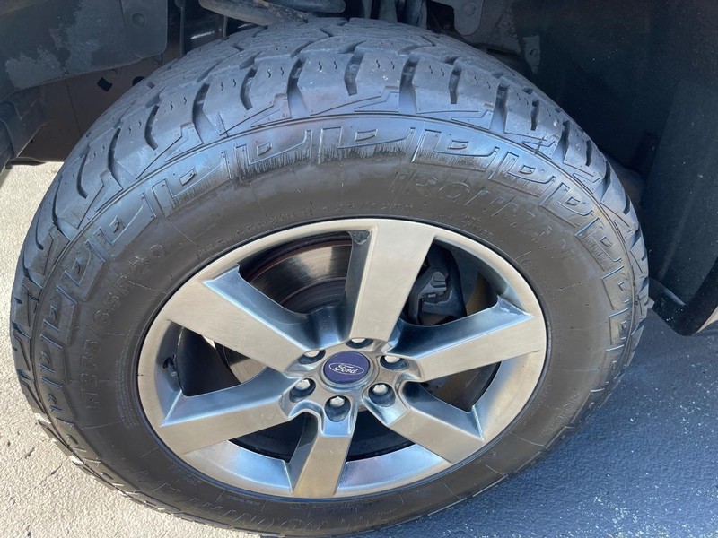 Ford F-150 Vehicle Full-screen Gallery Image 11