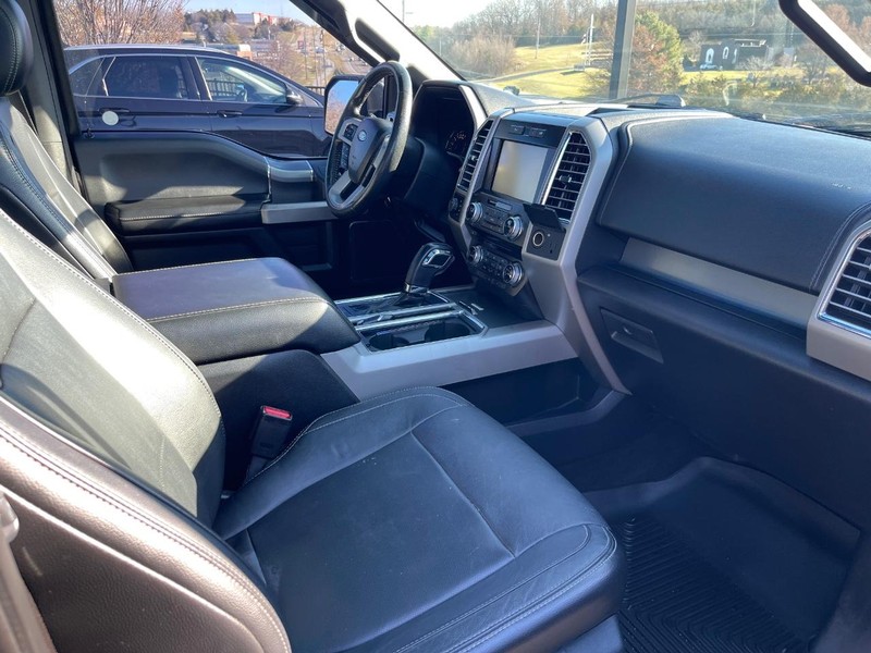 Ford F-150 Vehicle Full-screen Gallery Image 13