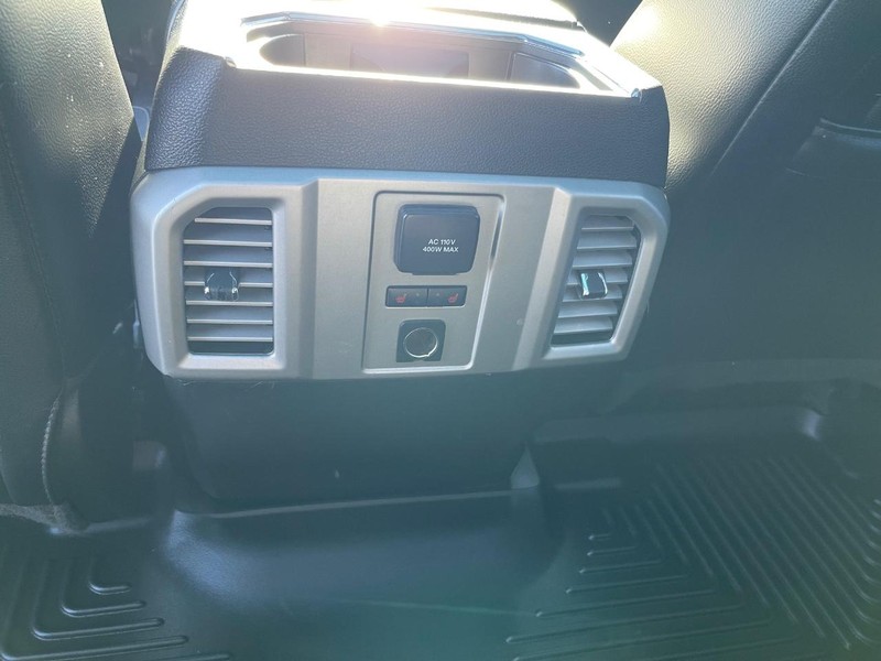 Ford F-150 Vehicle Full-screen Gallery Image 15