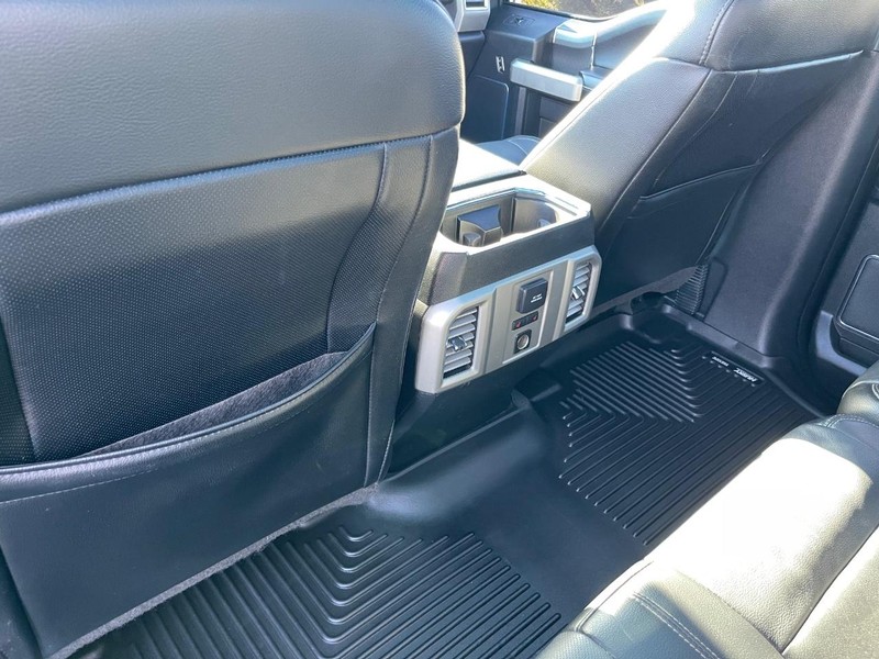 Ford F-150 Vehicle Full-screen Gallery Image 16